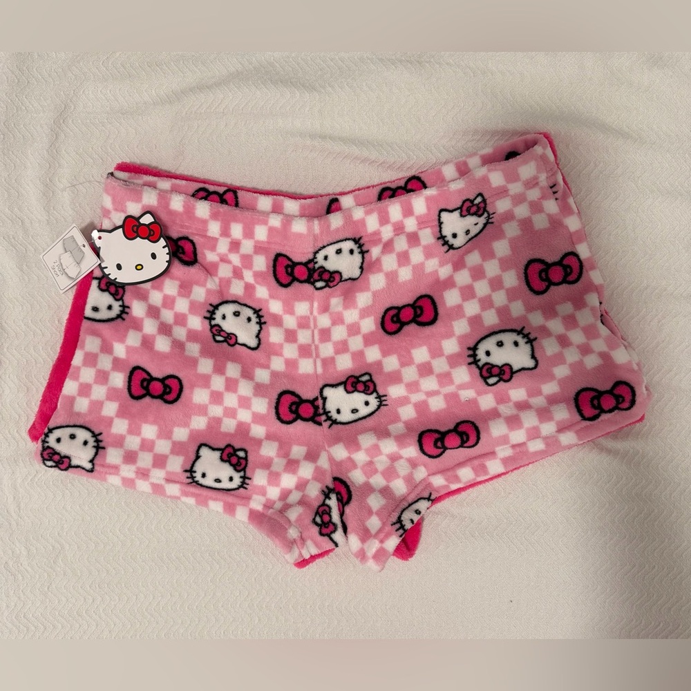 NWT SANRIO HELLO KITTY SET 2 PAJAMA SHORTS SIZE L